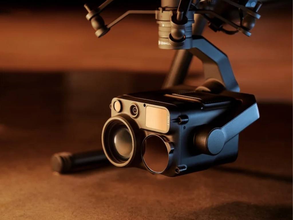 Zenmuse H30T monté sur un drone DJI