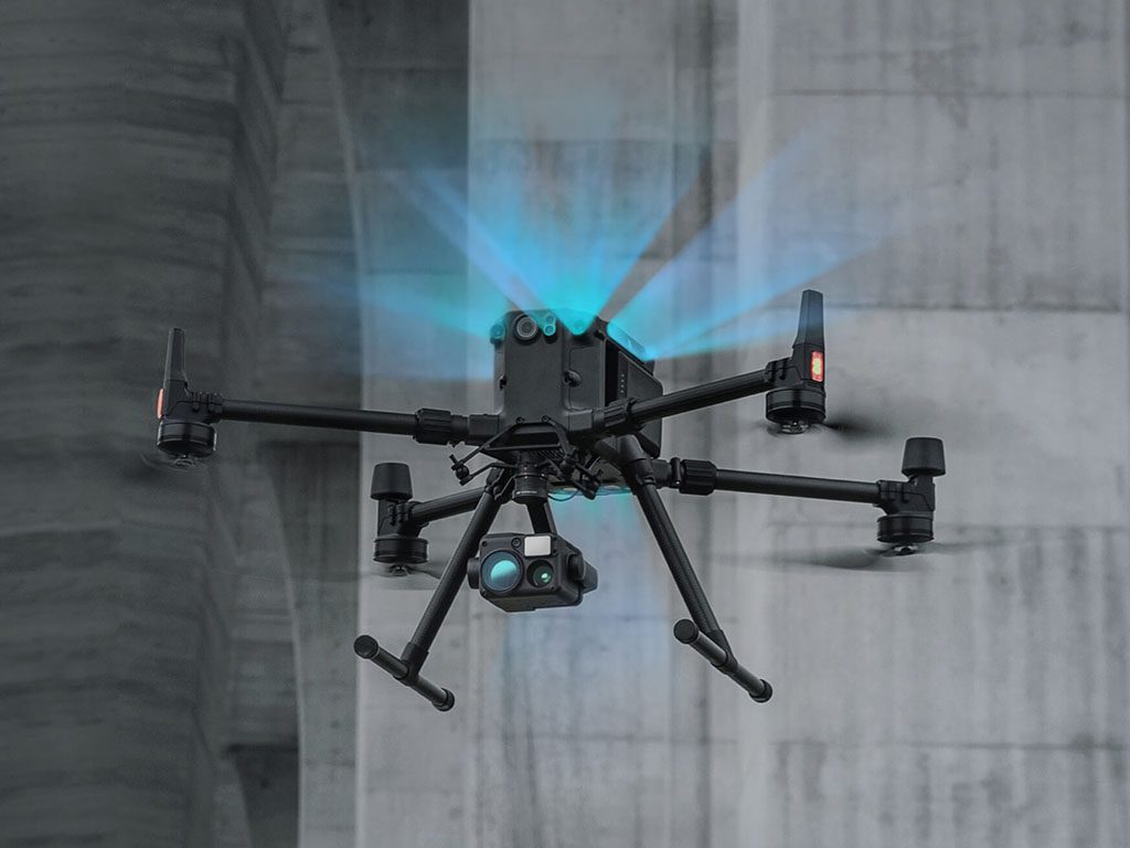 DJI Matrice 300 RTK en vol en milieu urbain