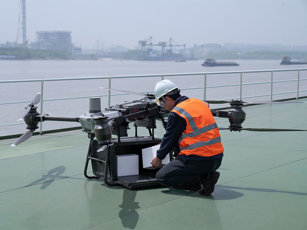 Livraison de colis avec le drone DJI Flycart 30