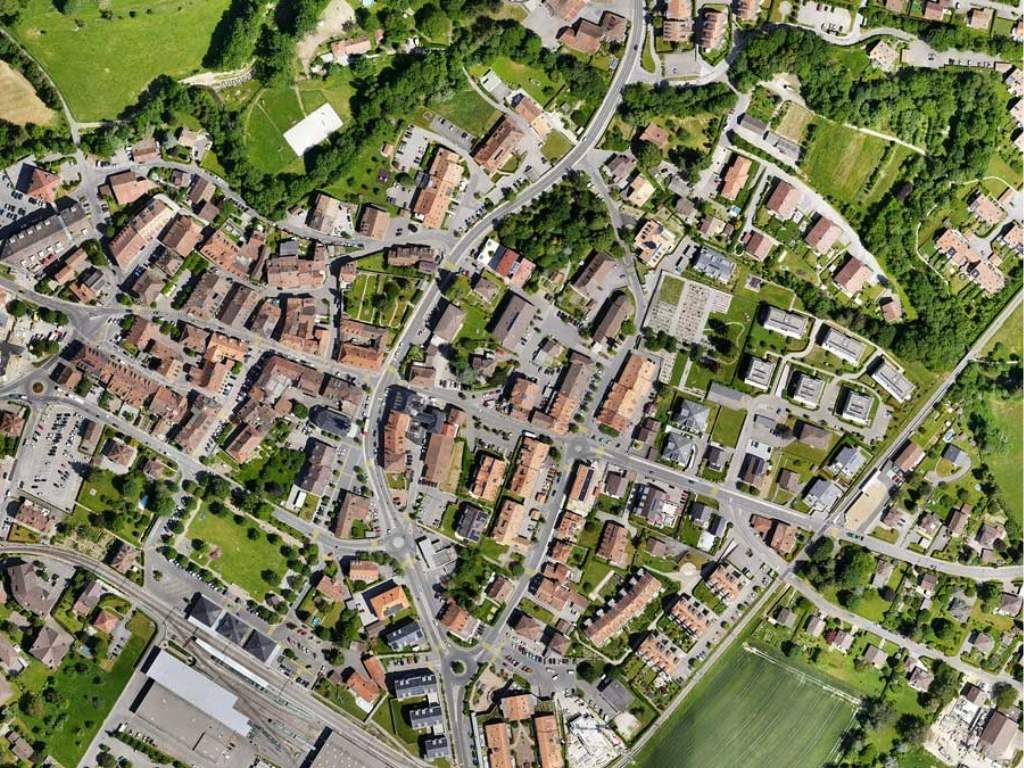 Vue orthomosaïque haute résolution d’une zone urbaine générée par drone à l’aide du logiciel PIX4Dmatic.